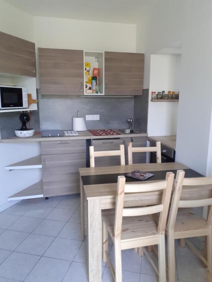 Studio En Plein Centre Ville - 2 A 4 Personnes Tence Exterior foto