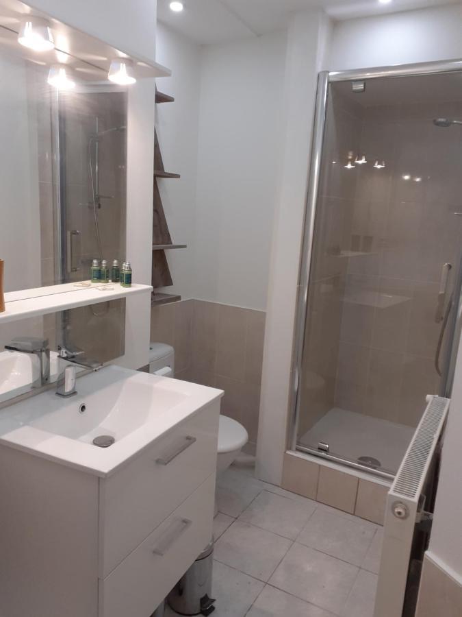 Studio En Plein Centre Ville - 2 A 4 Personnes Tence Exterior foto